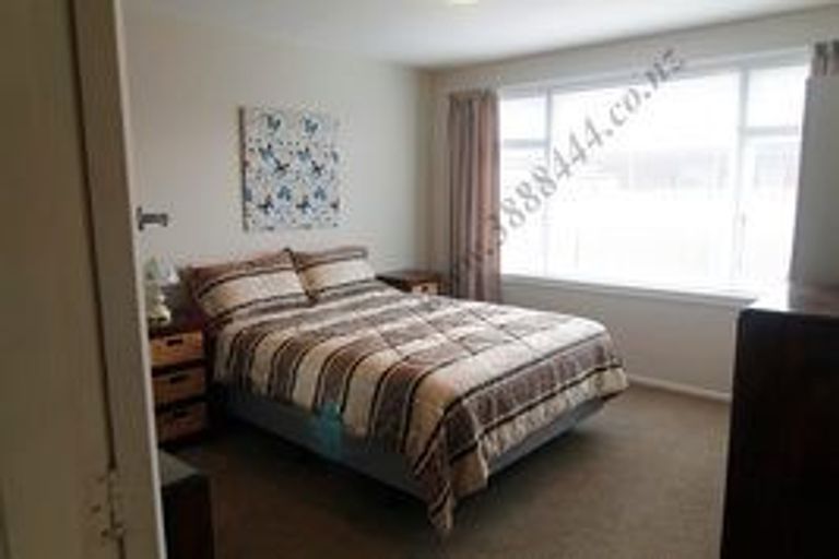 Photo of property in 98 Winters Road, Redwood, Christchurch, 8051