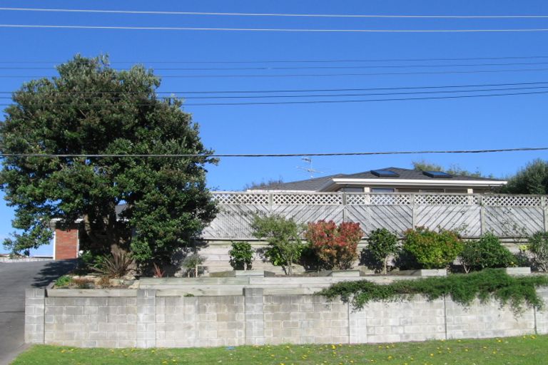 Photo of property in 6 Queens Road, Waikanae Beach, Waikanae, 5036