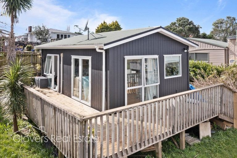 Photo of property in 3 Western Court, Sunnyvale, Auckland, 0612