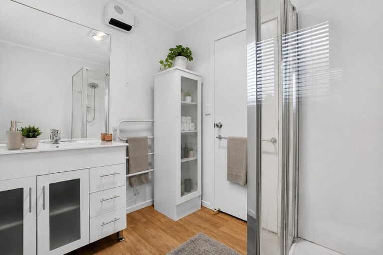 Photo of property in 2/22 Great South Road, Papakura, 2110