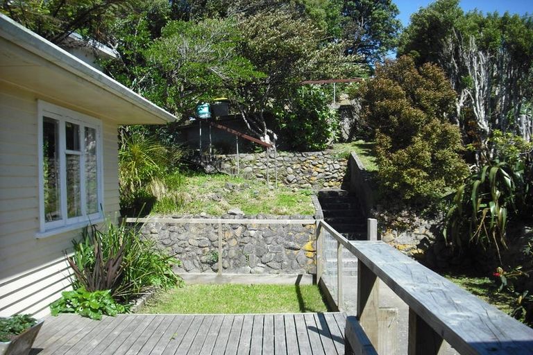 Photo of property in 19a Huntingdon Street, Northland, Wellington, 6012