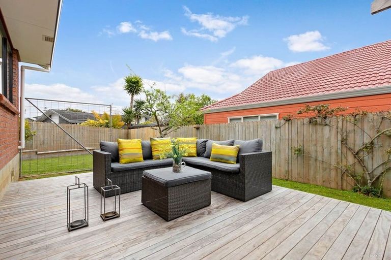 Photo of property in 11 Lochend Place, Highland Park, Auckland, 2010