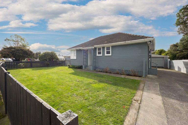 Photo of property in 38 Crewe Crescent, Hokowhitu, Palmerston North, 4410