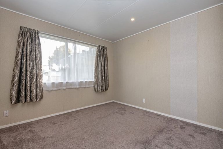 Photo of property in 5 Kirkcaldie Grove, Levin, 5510