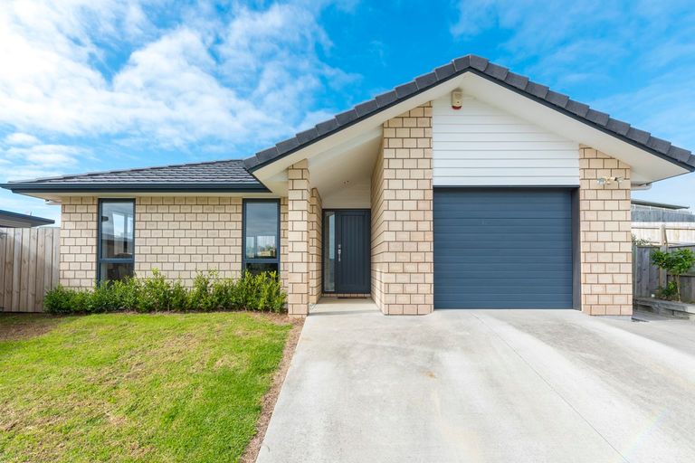 Photo of property in 13 Mcgowan Rise, Tuakau, 2121