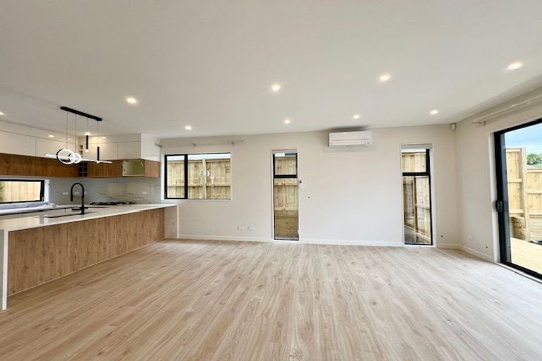 Photo of property in 56a Casuarina Road, Half Moon Bay, Auckland, 2012
