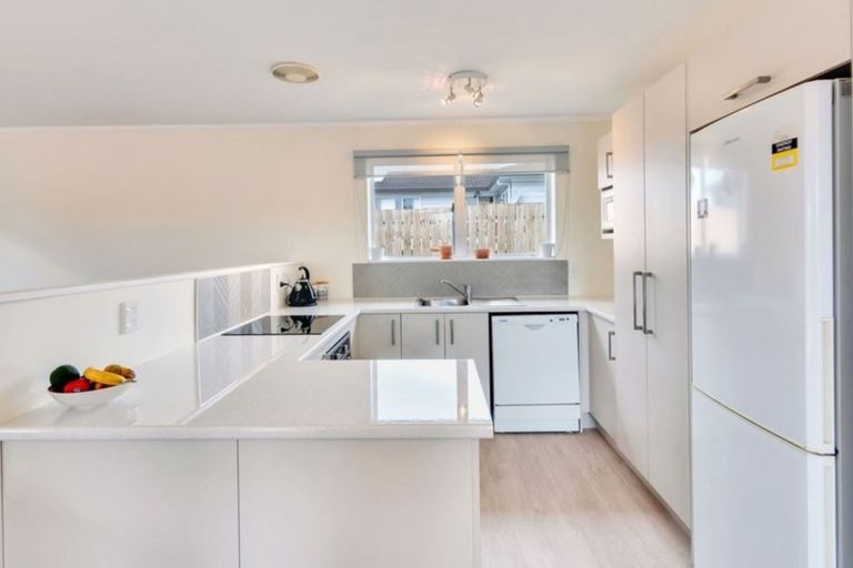 Photo of property in 6 Elisa Lane, Ranui, Auckland, 0612