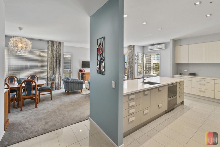 Photo of property in 2 Portofino Point, Karaka, Papakura, 2113