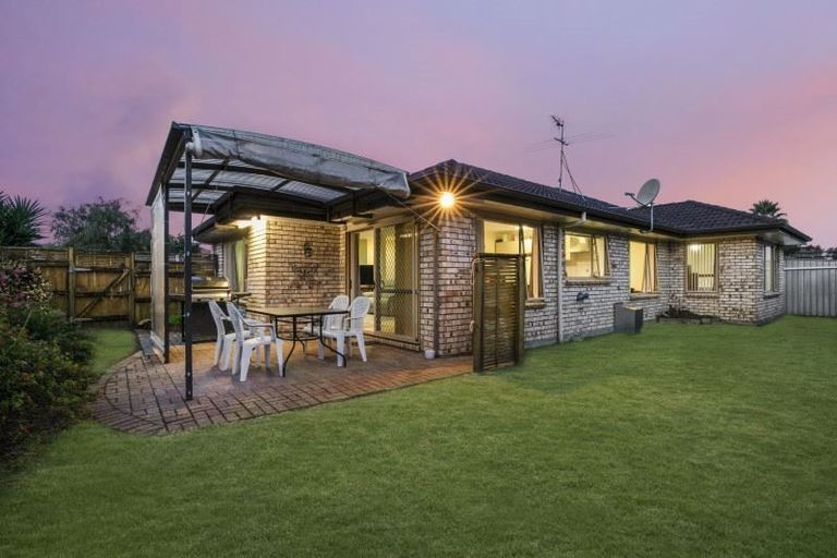 Photo of property in 49 Sandwick Drive, Weymouth, Auckland, 2103