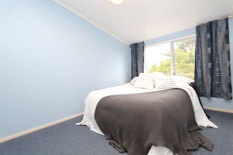 Photo of property in 18 Hollydale Grove, Churton Park, Wellington, 6037