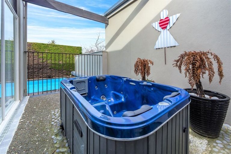 Photo of property in 2/5 Whareora Terrace, Cashmere, Christchurch, 8022