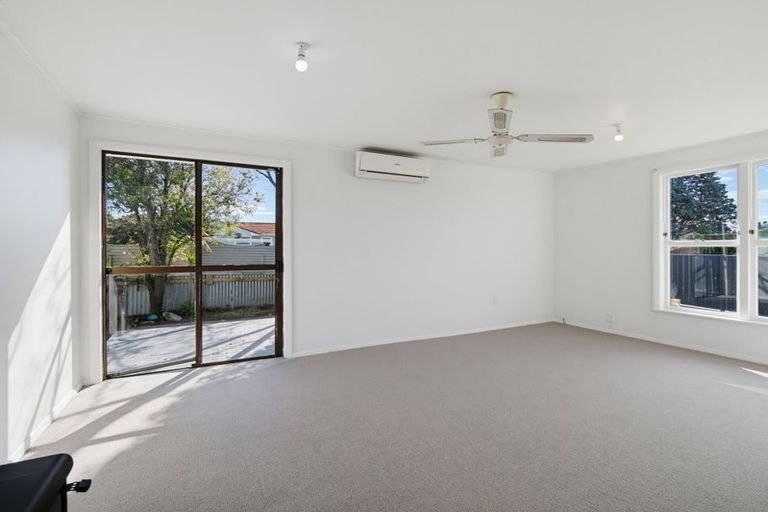 Photo of property in 18 Wyatt Avenue, Onekawa, Napier, 4110