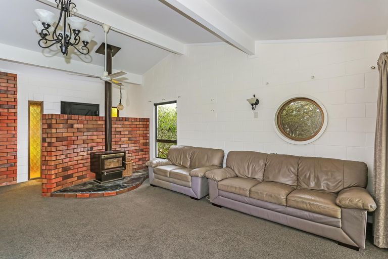 Photo of property in 120 Racecourse Road, Waiuku, 2123