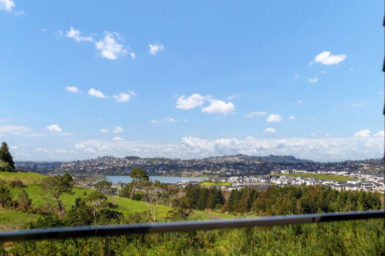 Photo of property in 58 Paparahi Place, Wainui, Silverdale, 0992