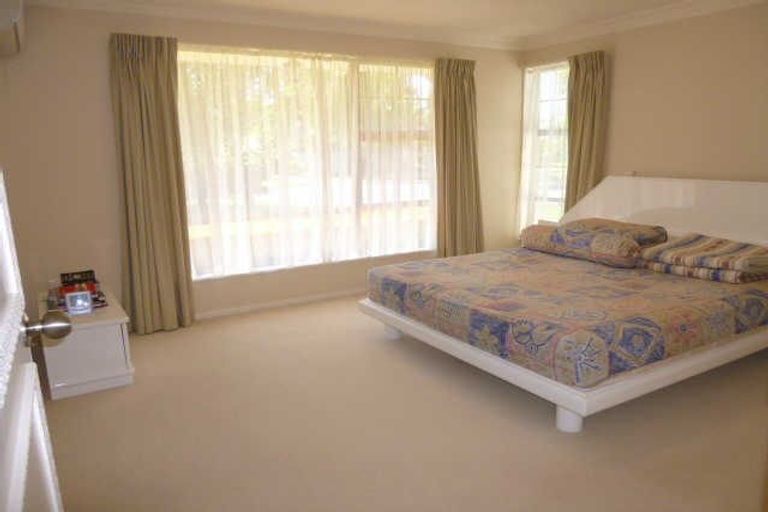 Photo of property in 27 Crosdale Place, Burnside, Christchurch, 8042