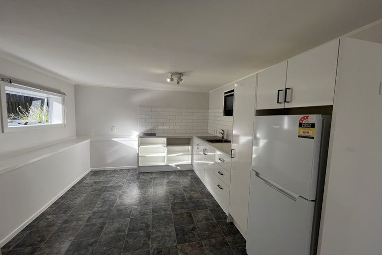 Photo of property in 17 Highland Avenue, Titirangi, Auckland, 0604