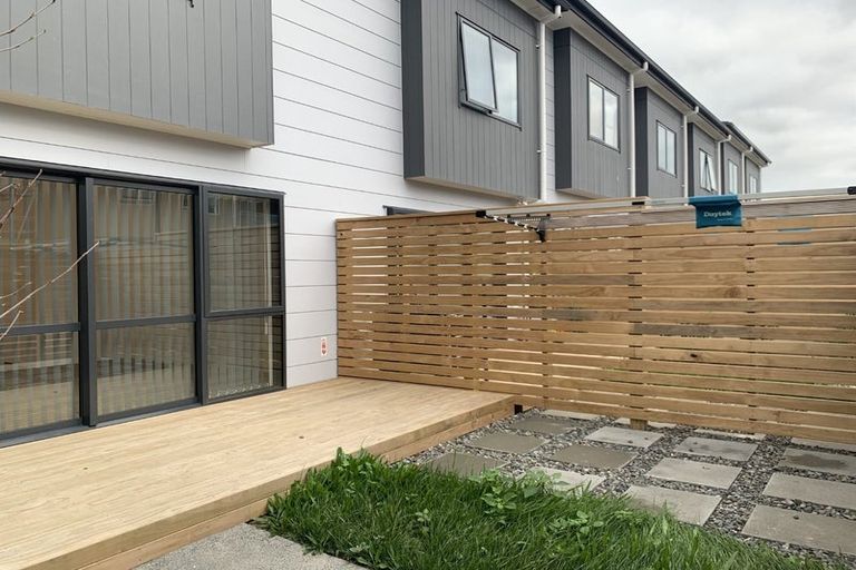 Photo of property in 468c Roscommon Road, Clendon Park, Auckland, 2103