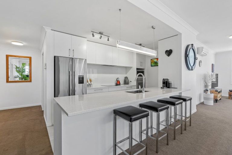 Photo of property in 78 Panorama Heights, Orewa, 0931