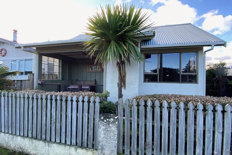 Photo of property in 10 Seafront Road, Castlecliff, Whanganui, 4501