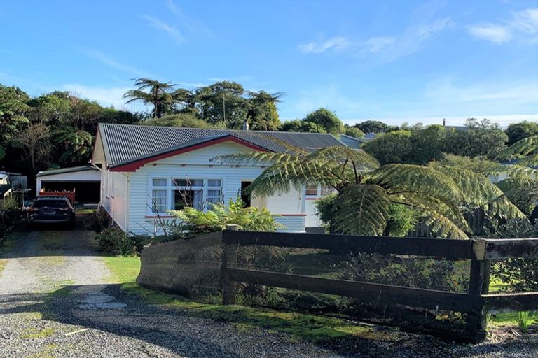 Photo of property in 114 Tasman Street, Karoro, Greymouth, 7805