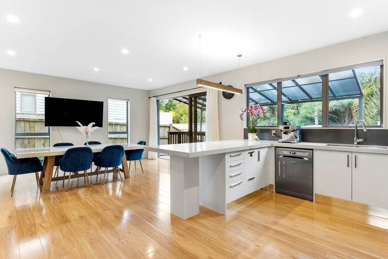 Photo of property in 71 Hebron Road, Waiake, Auckland, 0630