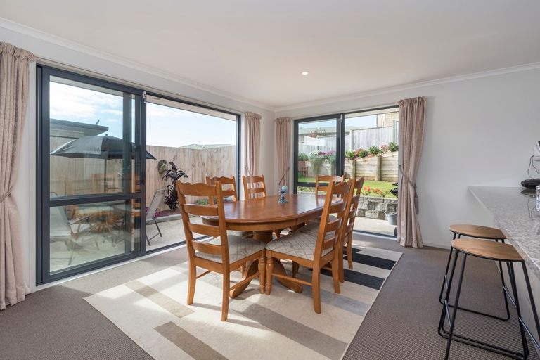 Photo of property in 13 Mcgowan Rise, Tuakau, 2121