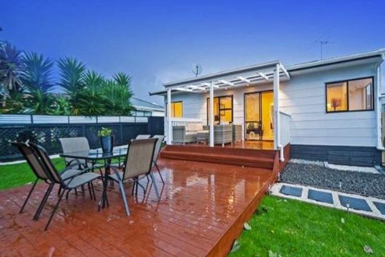 Photo of property in 2/3 Copley Street, New Lynn, Auckland, 0600