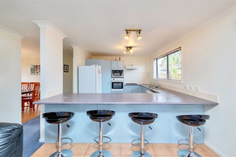 Photo of property in 1 Highfields Terrace, Henderson, Auckland, 0612