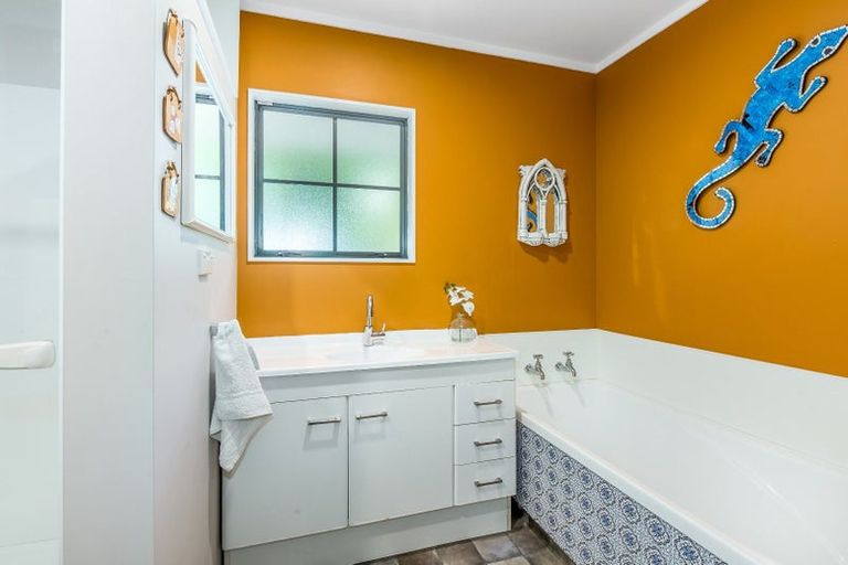 Photo of property in 15a Mahoe Street, Tawa, Wellington, 5028