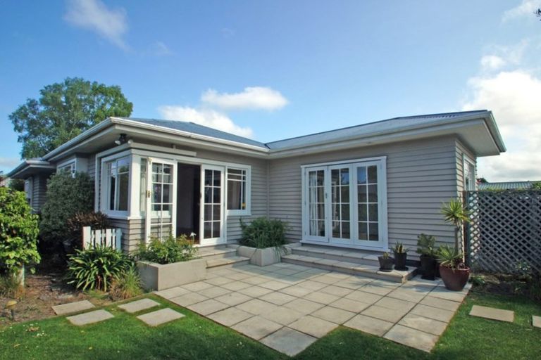 Photo of property in 105 Saint Martins Road, Saint Martins, Christchurch, 8022