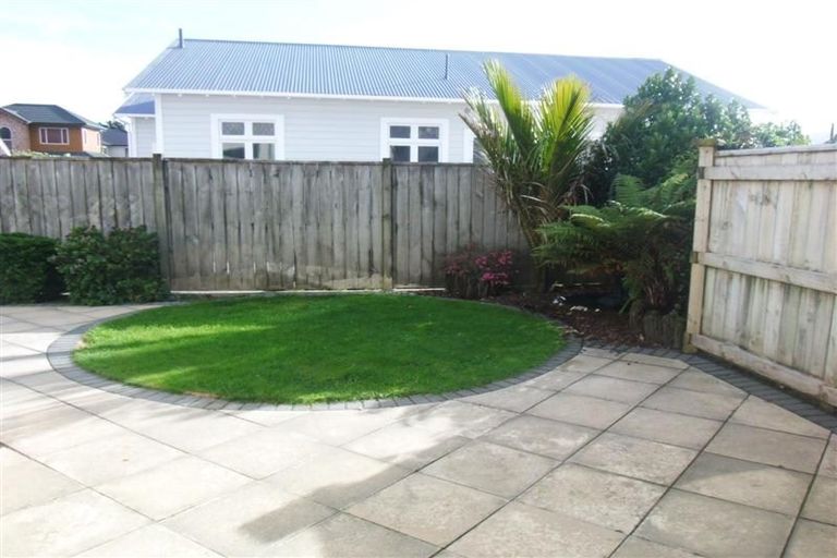 Photo of property in 2/3 Wai-iti Crescent, Woburn, Lower Hutt, 5010