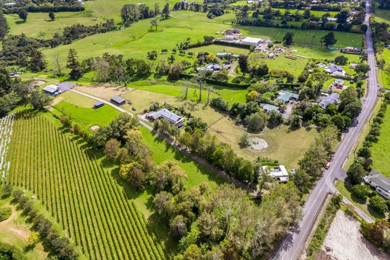 Photo of property in 98 Hanham Road, Kumeu, 0891