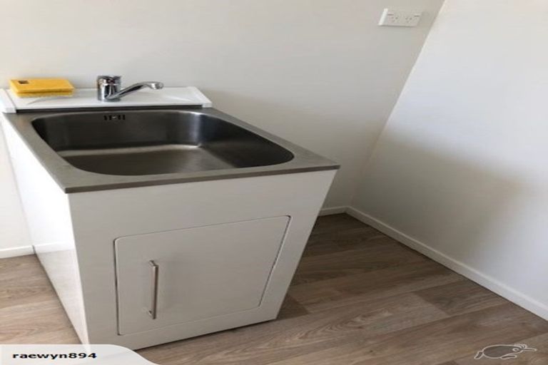 Photo of property in 3/1 Cockayne Crescent, Sunnynook, Auckland, 0620