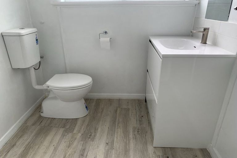 Photo of property in 32 Riley Crescent, Woolston, Christchurch, 8023