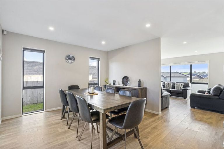 Photo of property in 39 Symes Drive, Red Beach, 0932