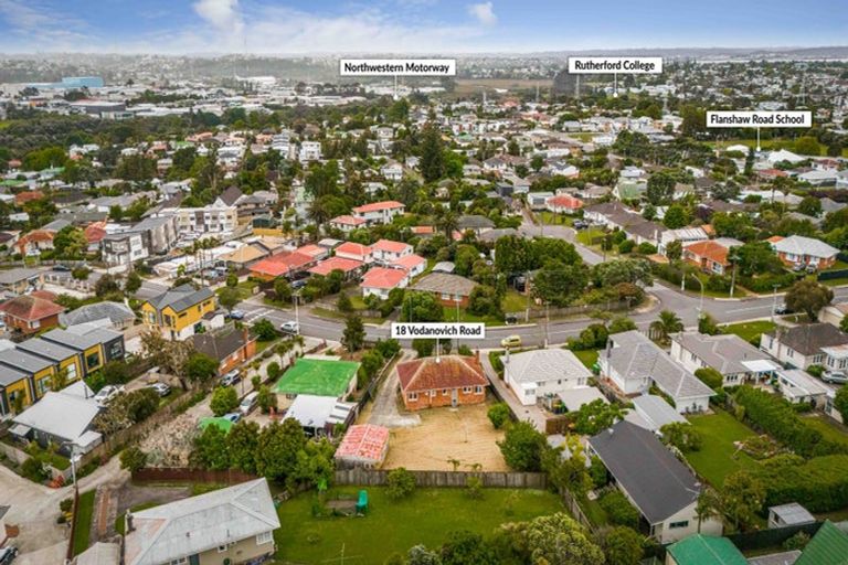 Photo of property in 18 Vodanovich Road, Te Atatu South, Auckland, 0610