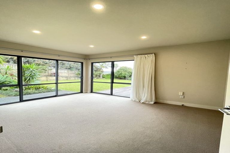Photo of property in 10 Rangi Avenue, Schnapper Rock, Auckland, 0632