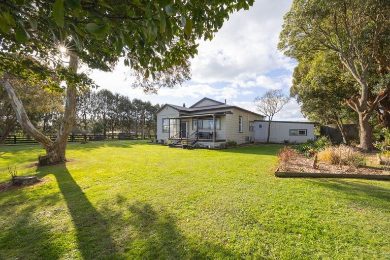 Photo of property in 658 Roberts Line, Kelvin Grove, Palmerston North, 4470