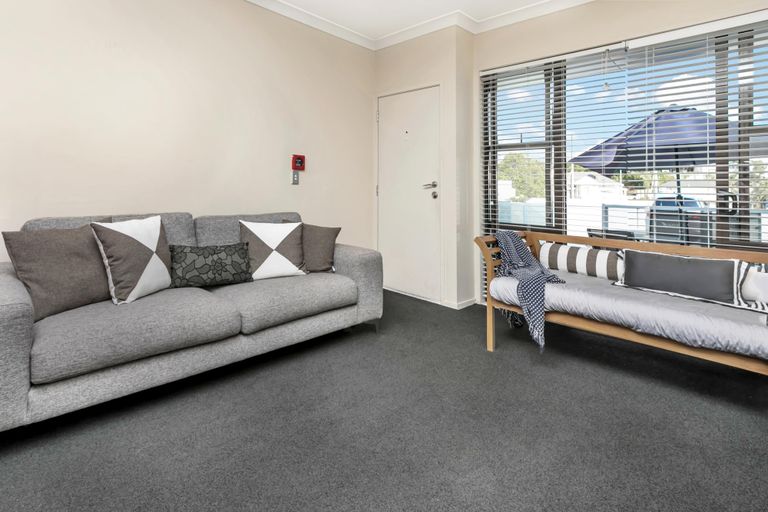 Photo of property in 112/3 Morningside Drive, Morningside, Auckland, 1025