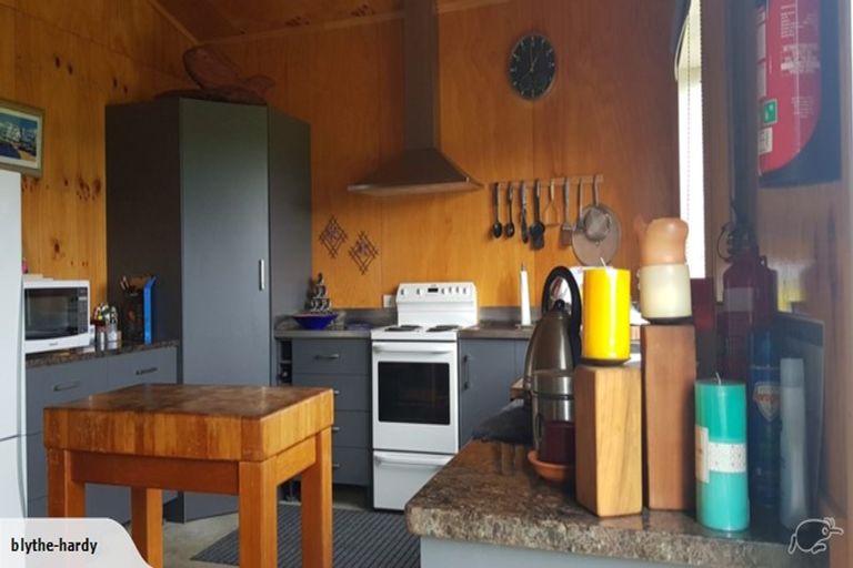 Photo of property in 18 Rawinia Place, Te Kaha, 3199