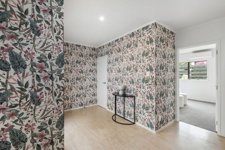 Photo of property in 1/27 Knightsbridge Drive, Forrest Hill, Auckland, 0620