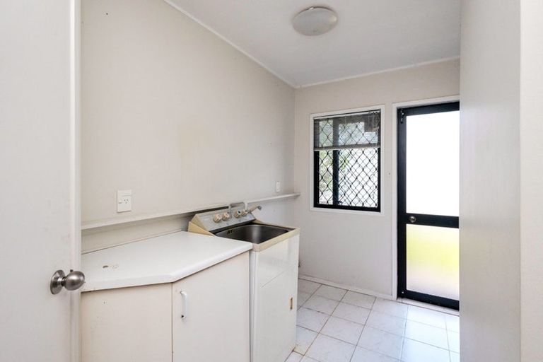 Photo of property in 20 Gillard Place, Eastern Beach, Auckland, 2012