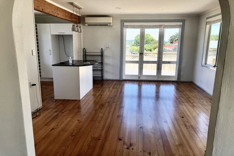 Photo of property in 30 Windy Ridge Road, Glenfield, Auckland, 0629