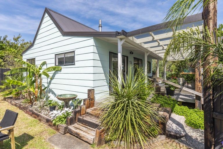 Photo of property in 2 Island View Terrace, Waikanae Beach, Waikanae, 5036