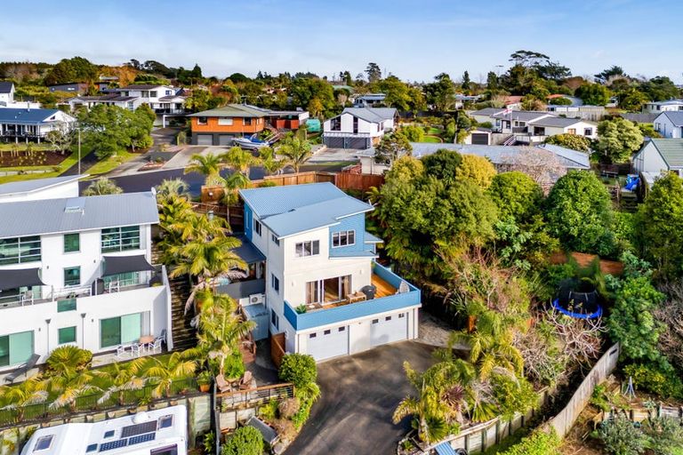 Photo of property in 10 Caledonia Place, Highlands Park, New Plymouth, 4312