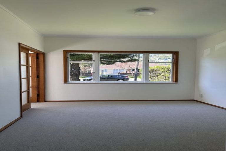 Photo of property in 16 Strathmore Avenue, Strathmore Park, Wellington, 6022