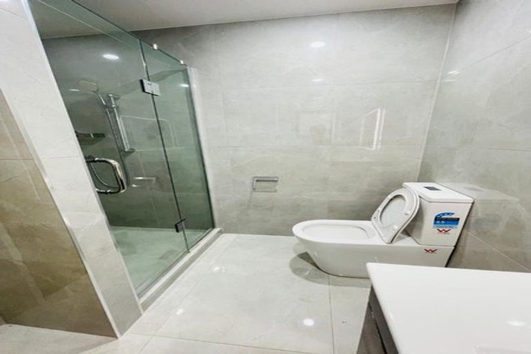 Photo of property in 1/2 Smiths Avenue, Papakura, 2110