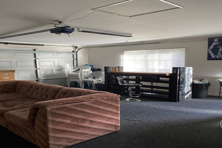 Photo of property in 52 Riverton Drive, Randwick Park, Auckland, 2105