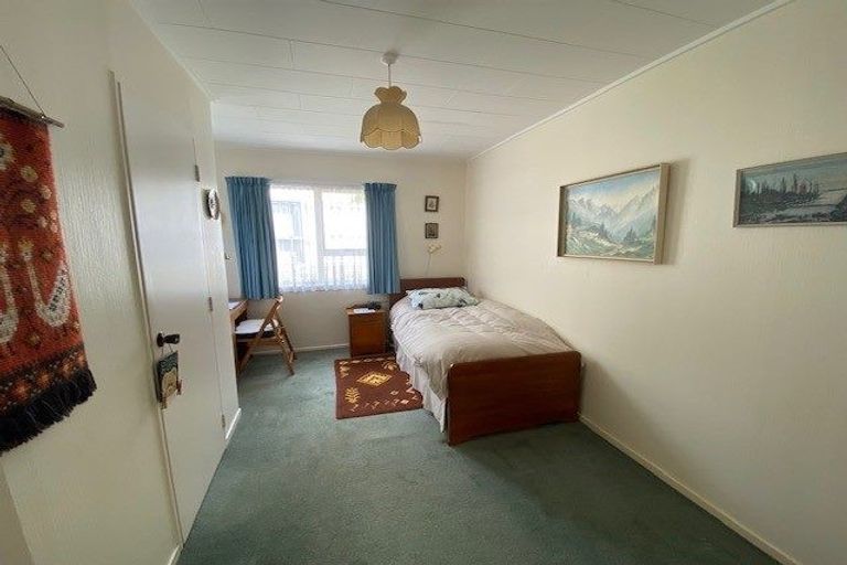 Photo of property in 8 Curacao Place, Grenada Village, Wellington, 6037