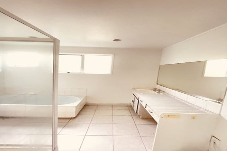 Photo of property in 49 Roys Road, Weymouth, Auckland, 2103